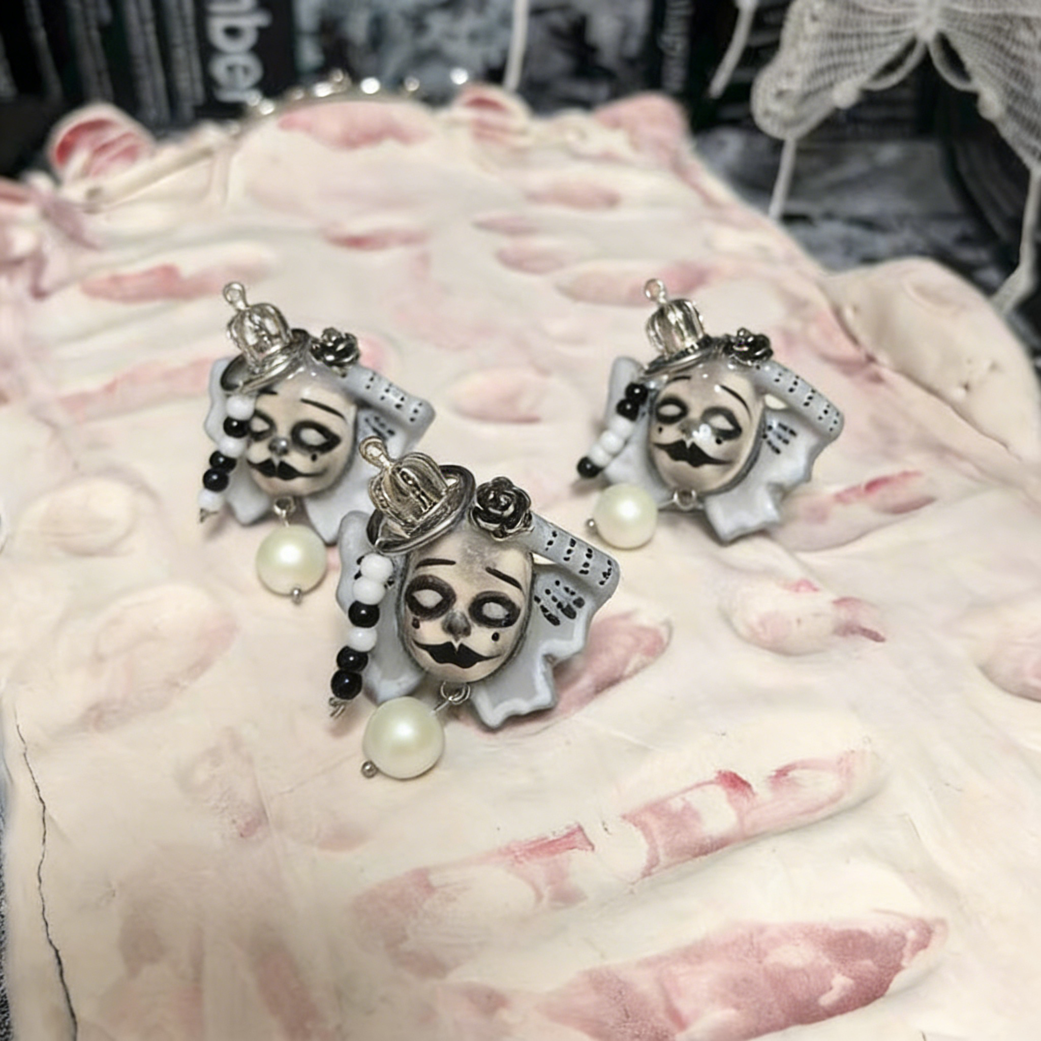Black and White Clown Crown Ring