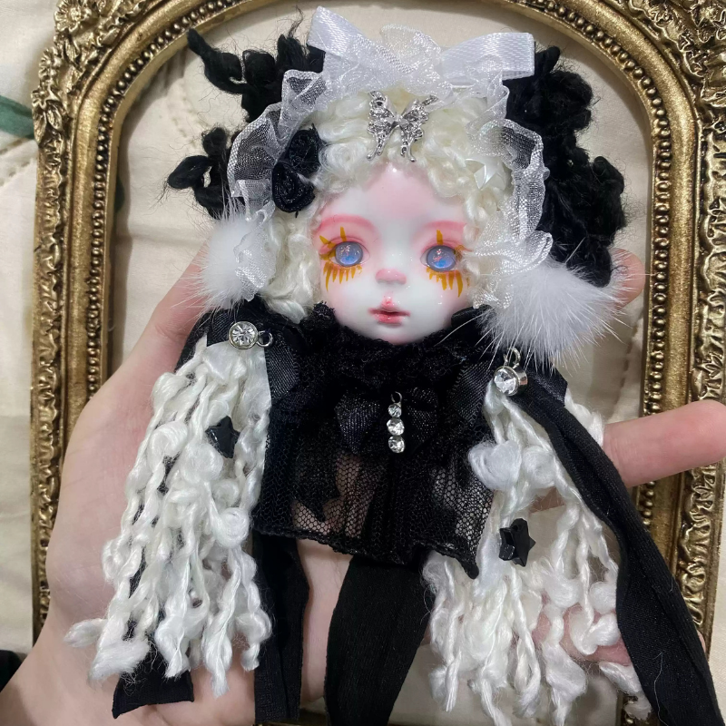 Monochrome Cute And Starlight Lace Art Doll Brooch