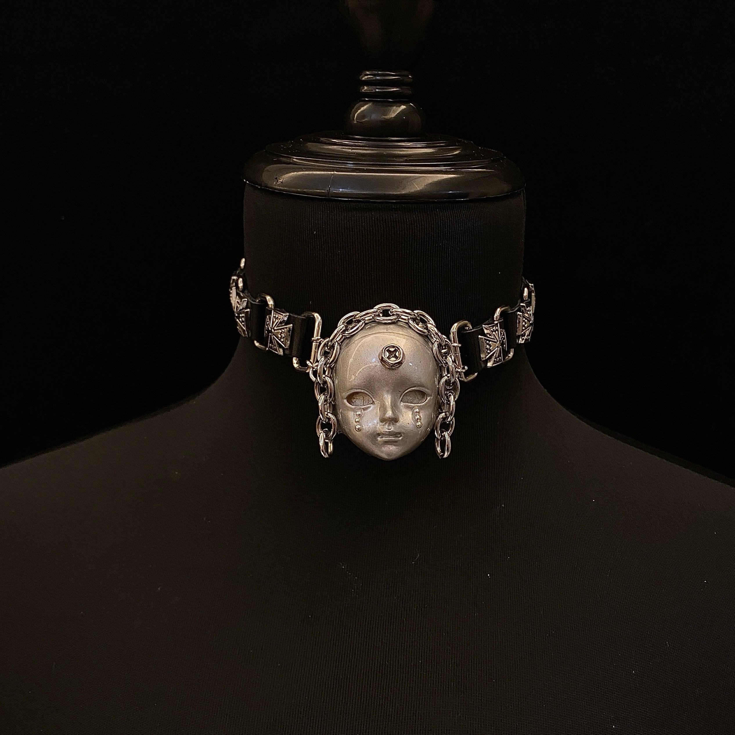 Mechanical Mask Choker