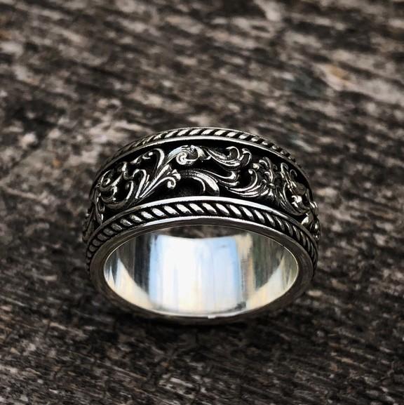Gothic Style Garland Silver Ring – Sunro Raven