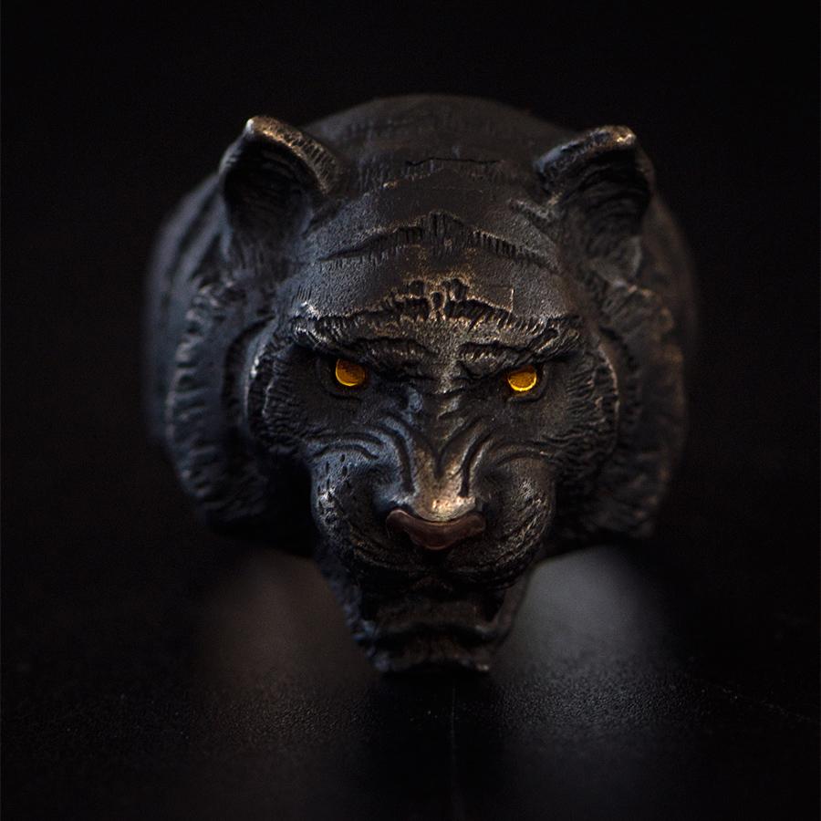 Black deals tiger ring