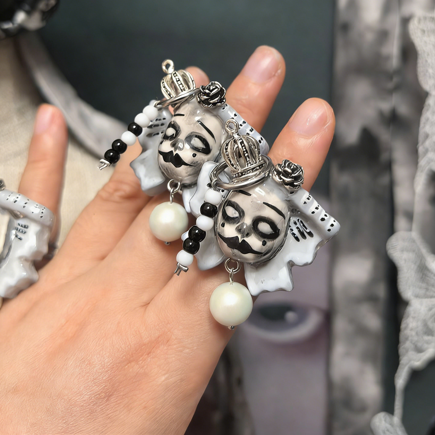 Black and White Clown Crown Ring