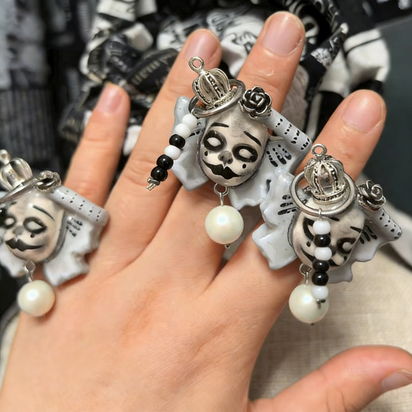 Black and White Clown Crown Ring