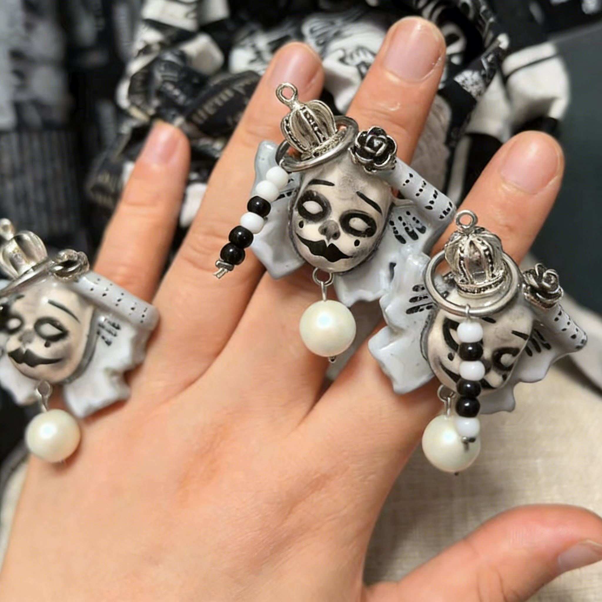Black and White Clown Crown Ring