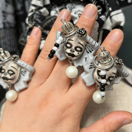 Black and White Clown Crown Ring