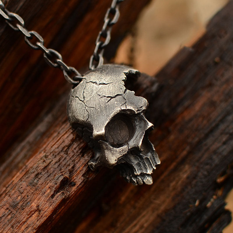 Broken Skull Pendant Sunro Raven