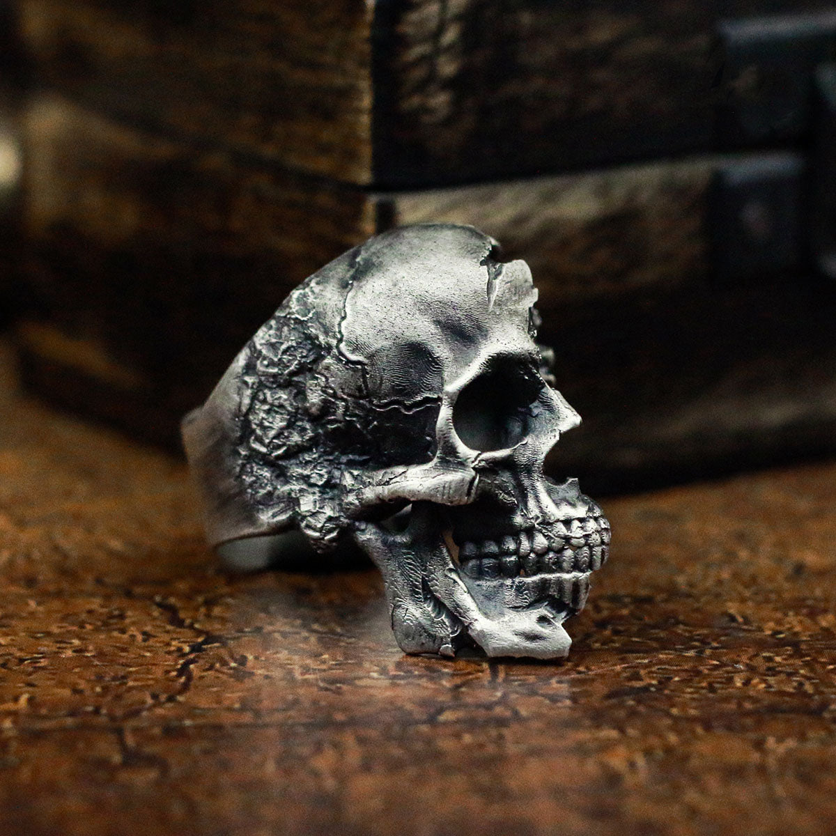 Broken Skull Silver Ring Sunro Raven