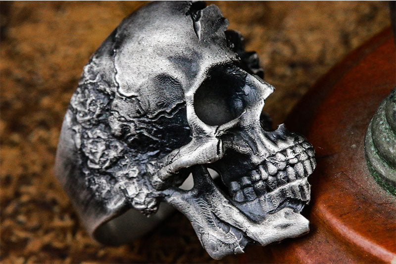 Broken Skull Silver Ring Sunro Raven