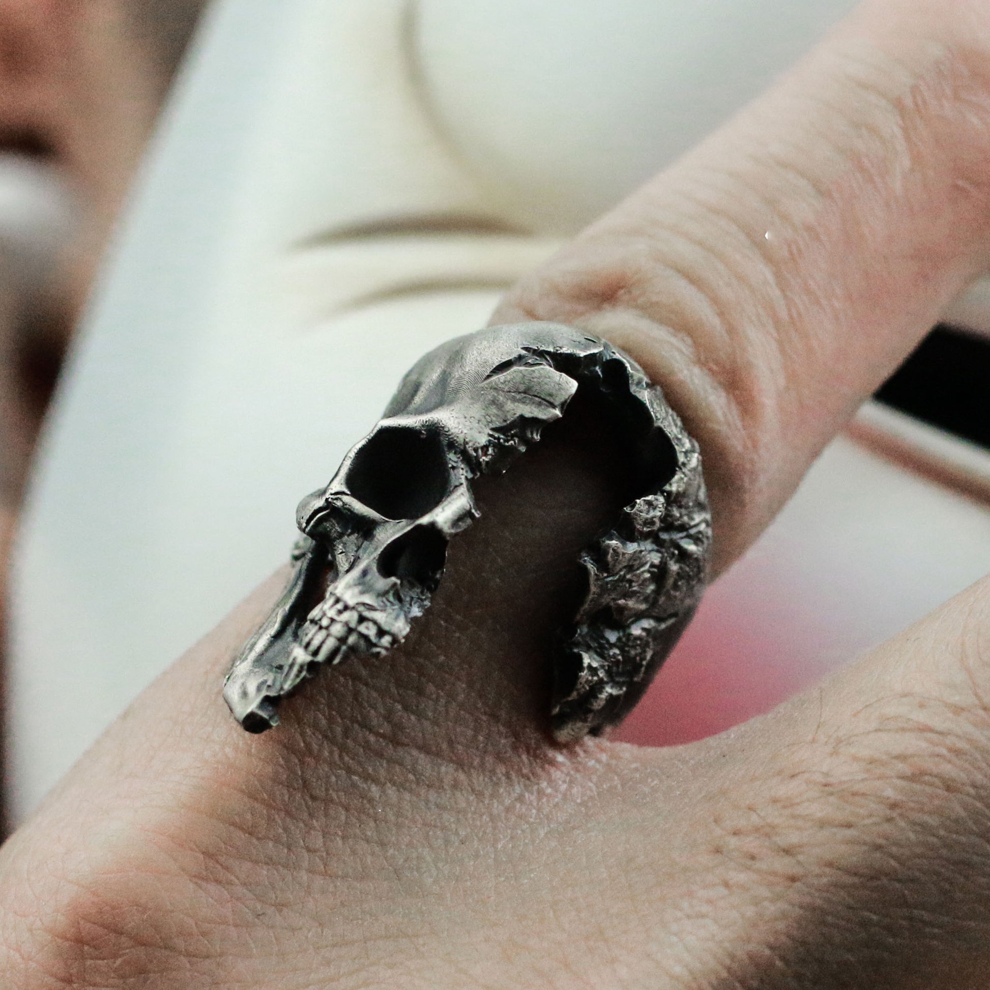 Broken Skull Silver Ring Sunro Raven