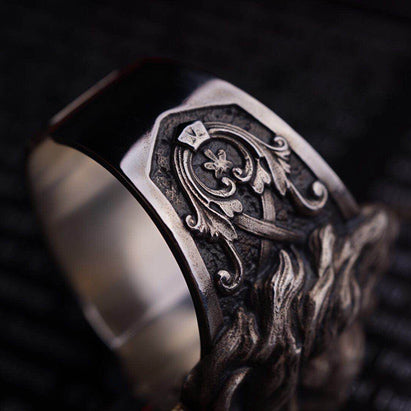 The Crowned Lion King Ring Sunro Raven