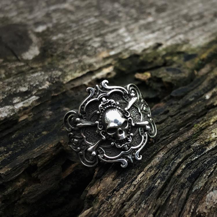 The Duchess Skull Silver Ring Sunro Raven