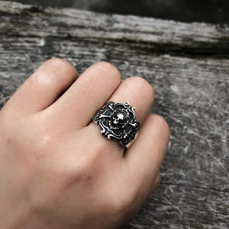 The Duchess Skull Silver Ring Sunro Raven