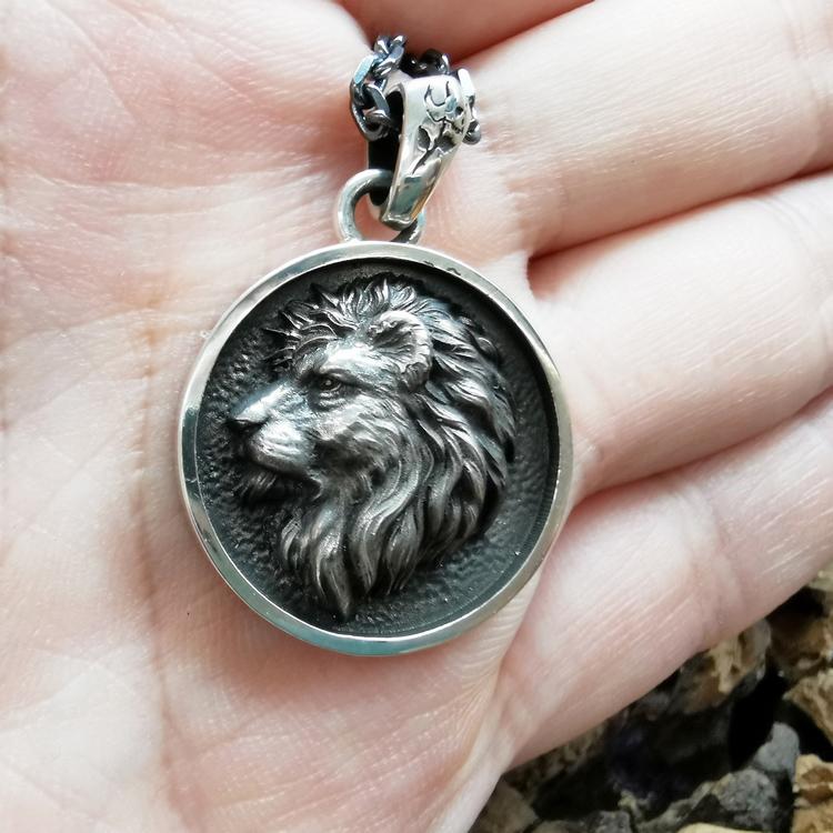 The Lion King Silver Pendant Sunro Raven