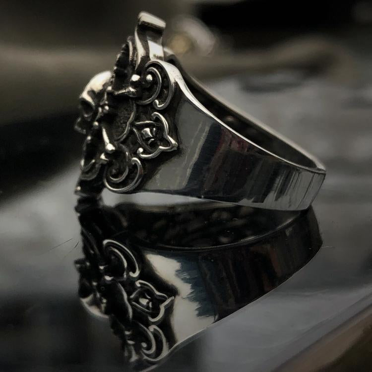 The Duchess Skull Silver Ring Sunro Raven