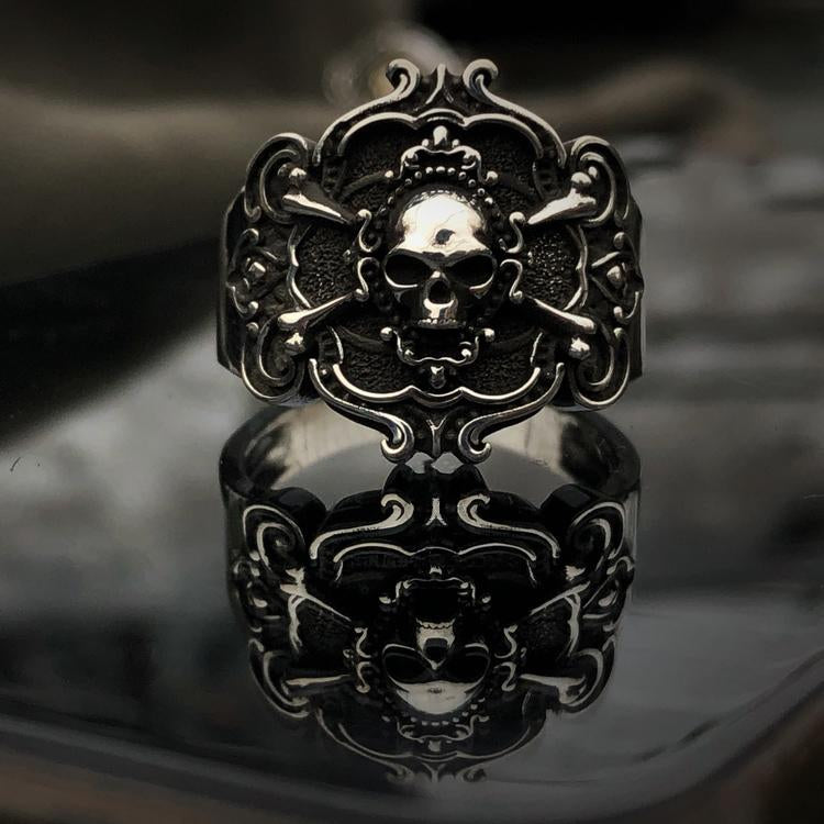 The Duchess Skull Silver Ring Sunro Raven